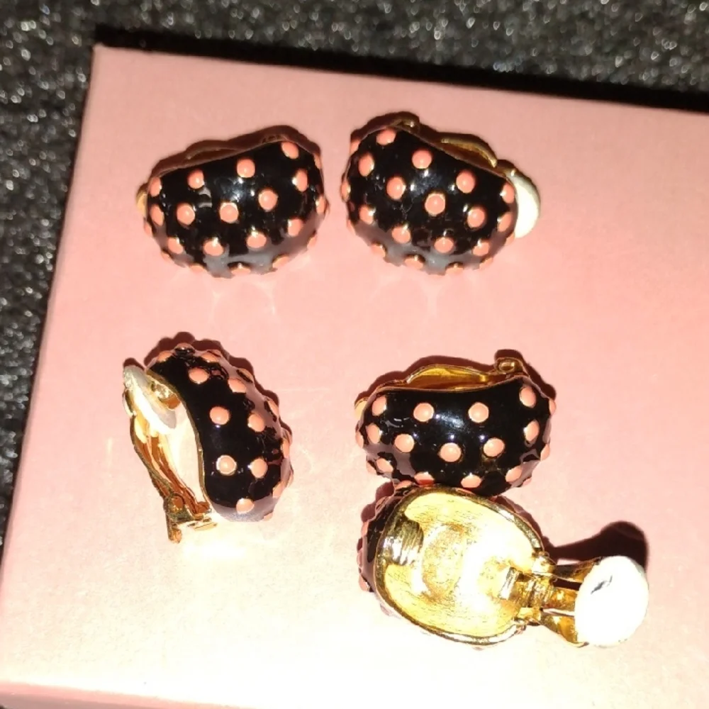 Joan Rivers Clip On Earrings - Picture 1 of 4